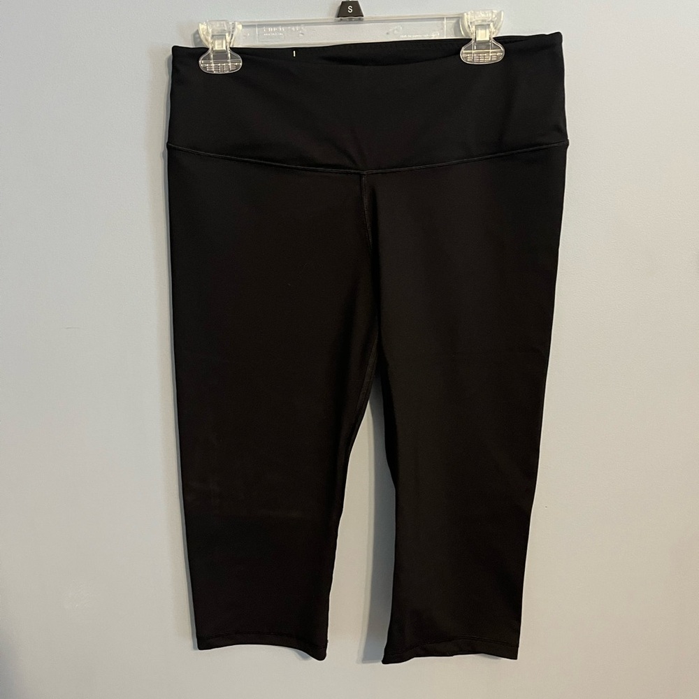 Victoria Sport Capri Leggings